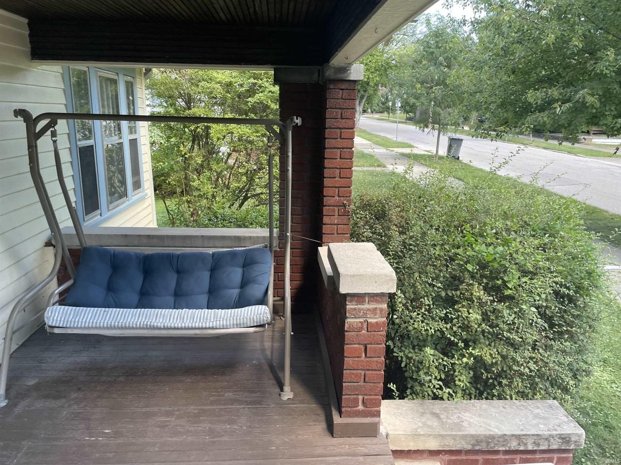 201 E 12th St - Photo 3 of 31