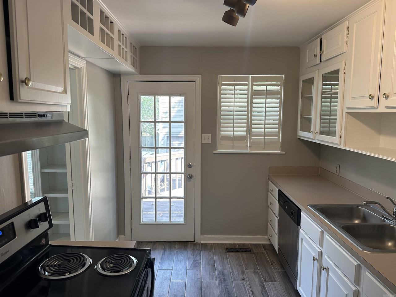 2809 N University Ave - Photo 5 of 10