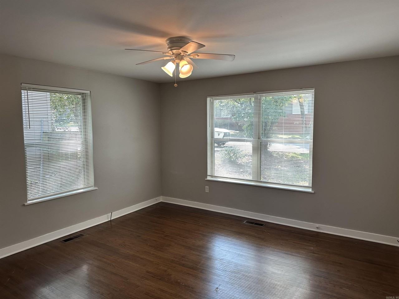 2809 N University Ave - Photo 6 of 10