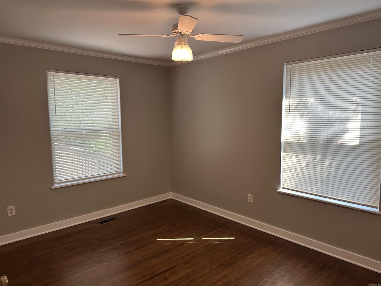 2809 N University Ave - Photo 7 of 10