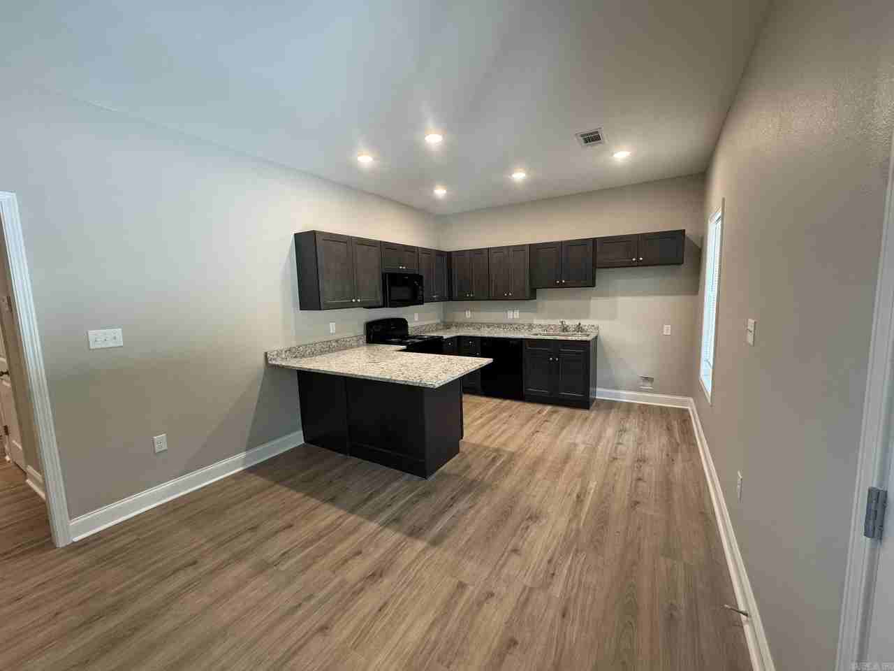 716 S Spring St - Photo 2 of 16