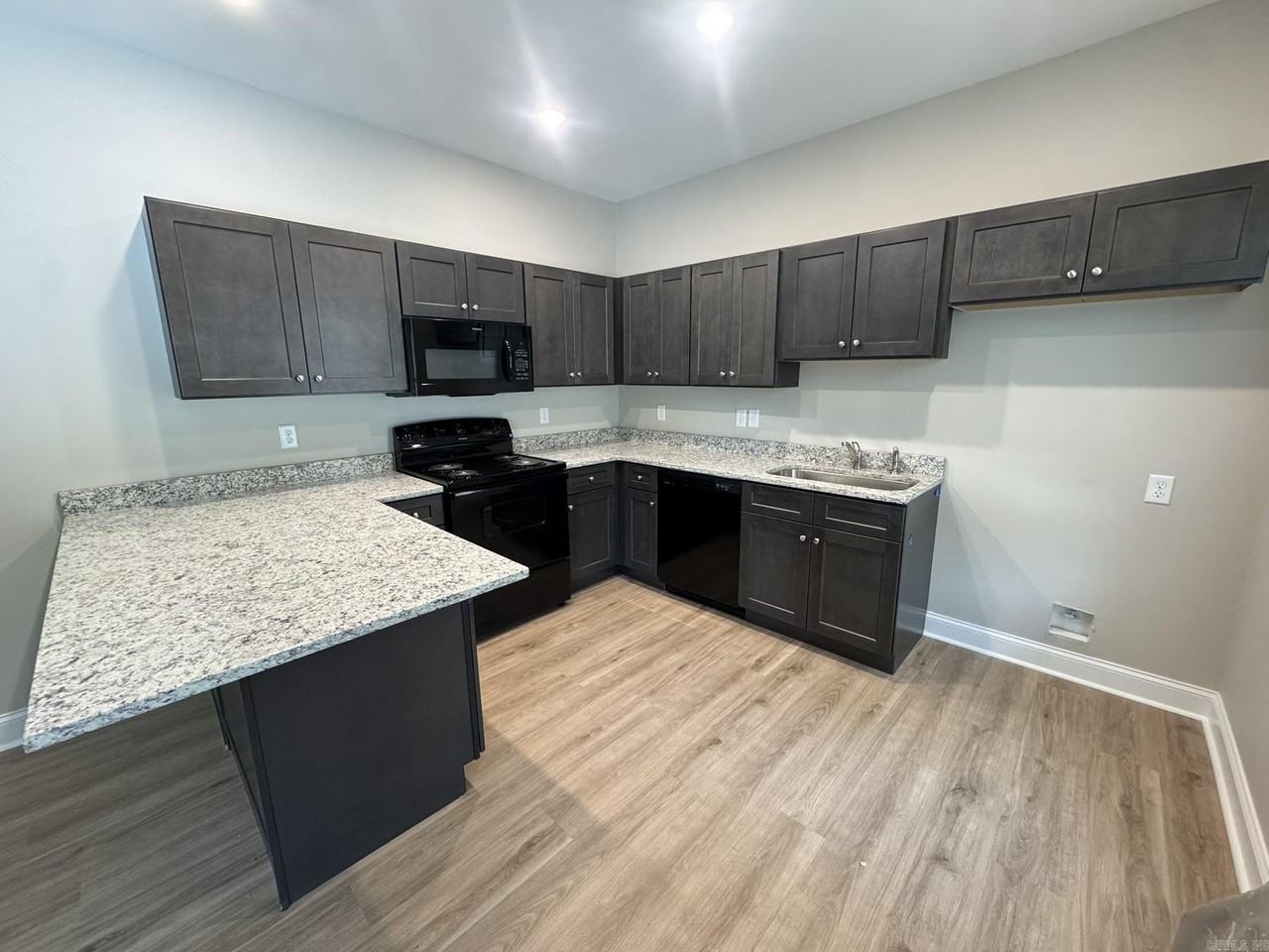 716 S Spring St - Photo 3 of 16