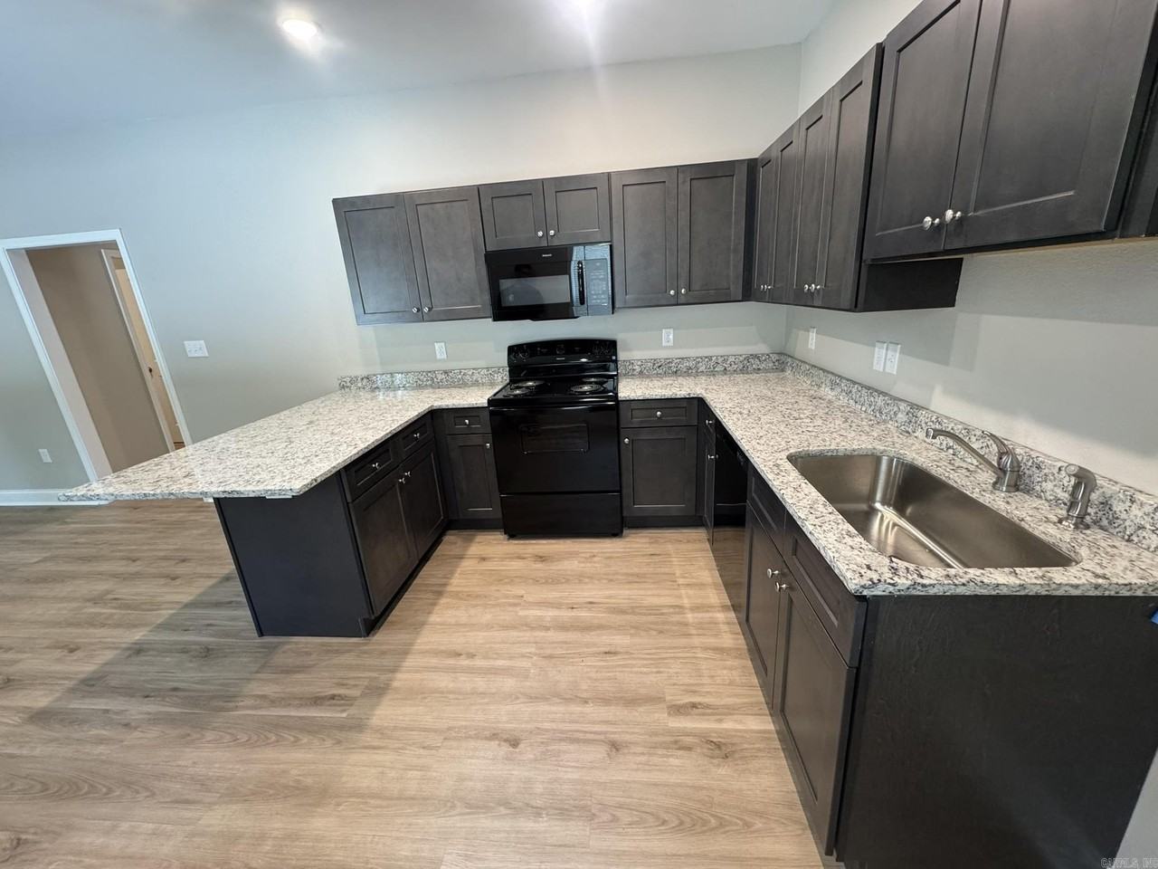 716 S Spring St - Photo 4 of 16