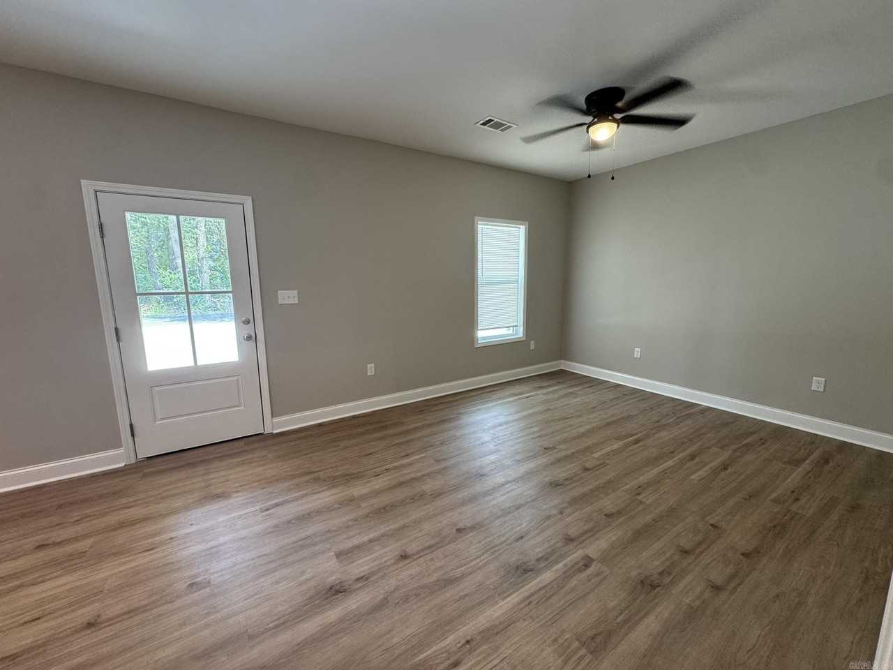 716 S Spring St - Photo 7 of 16