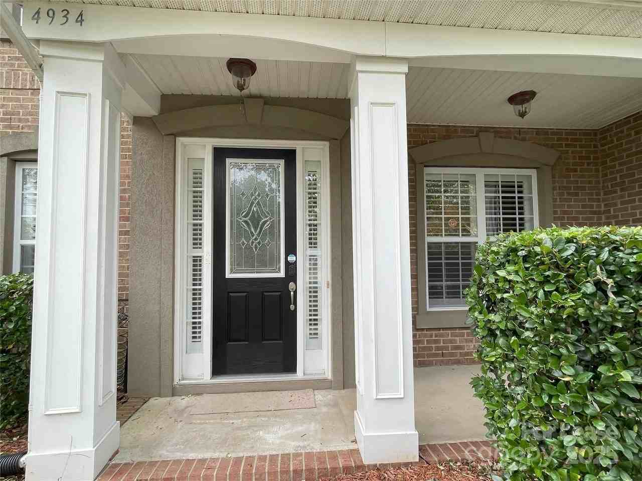 4934 Mesa Verde Road - Photo 3 of 36