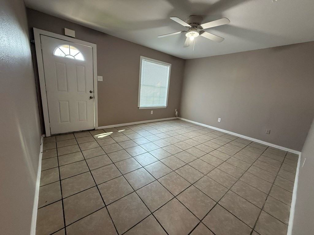 1781 Golfcrest Dr - Photo 3 of 20