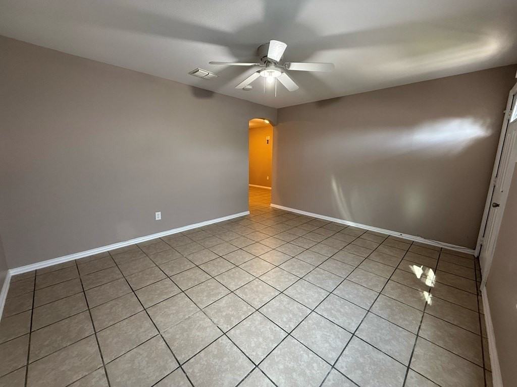 1781 Golfcrest Dr - Photo 4 of 20