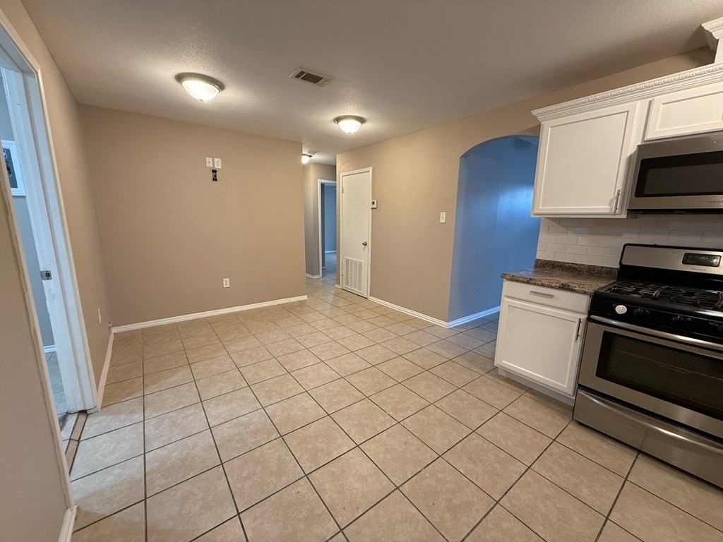 1781 Golfcrest Dr - Photo 7 of 20