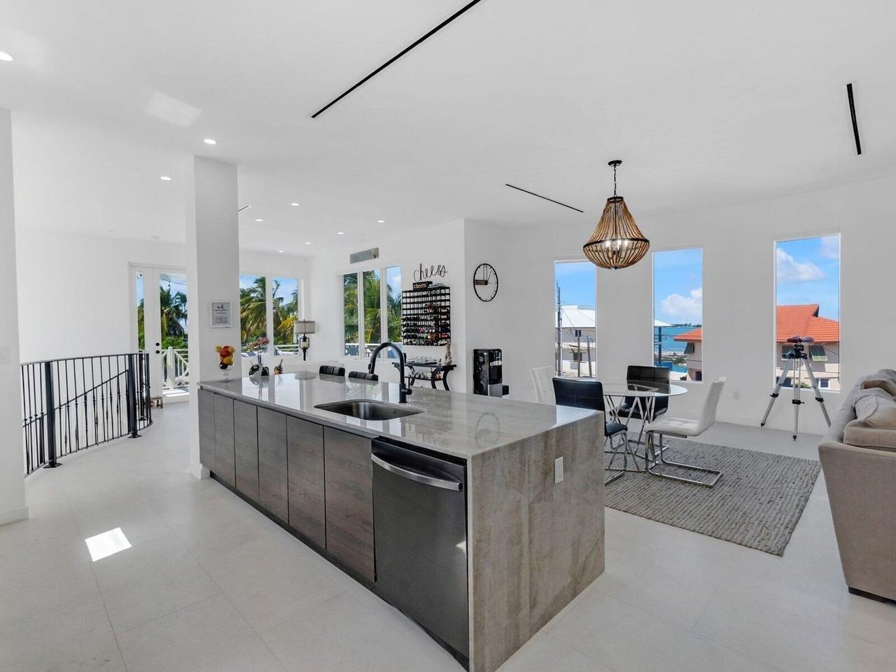 317 E Seaview Cir #1 - Photo 6 of 50