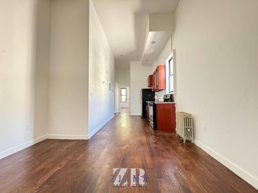 886 Franklin Ave - Photo 2 of 10