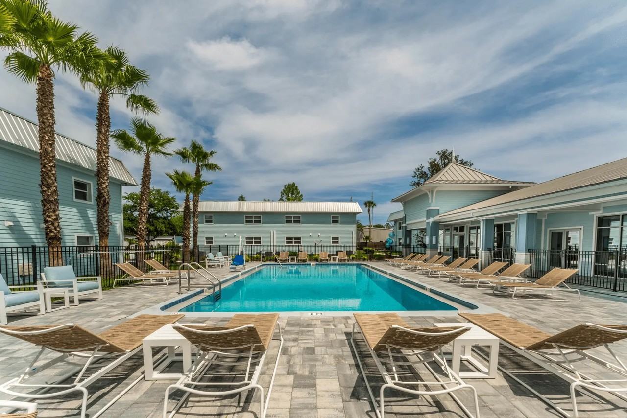 Surf Apartments - Photo 3 of 50