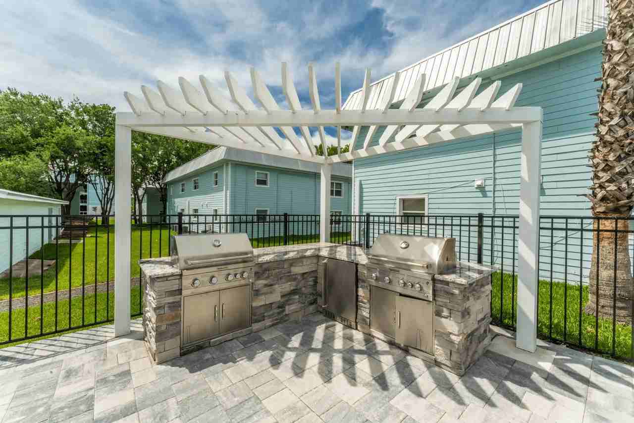 Surf Apartments - Photo 4 of 50