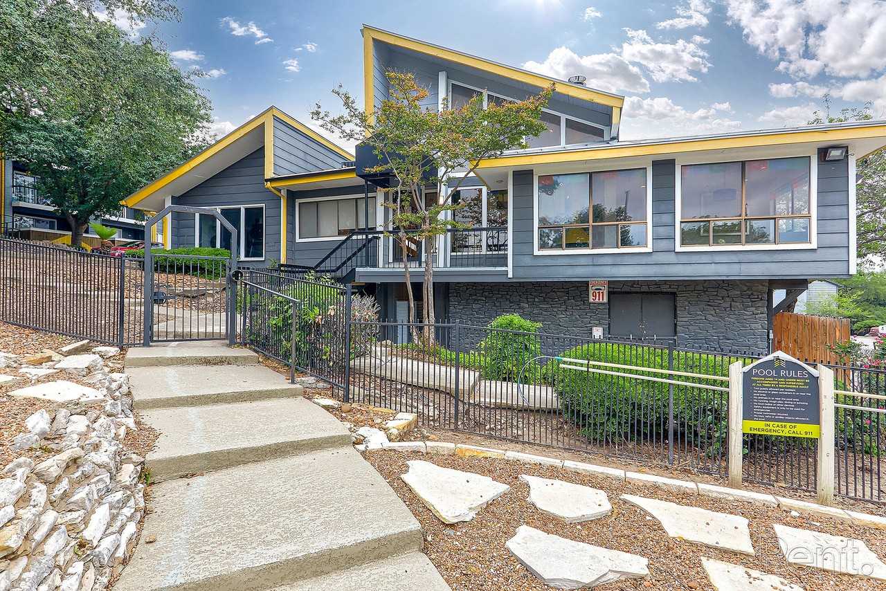 Altitude - Photo 5 of 34