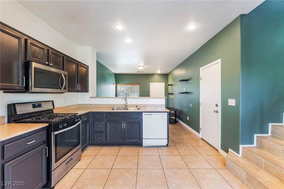 1731 Ferrell St - Photo 4 of 32