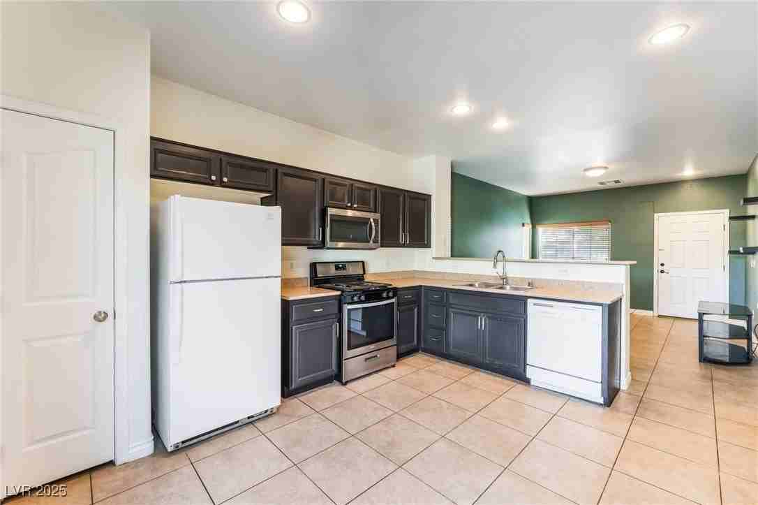 1731 Ferrell St - Photo 5 of 32