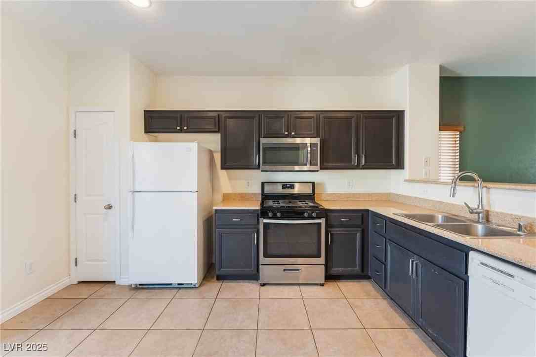 1731 Ferrell St - Photo 6 of 32