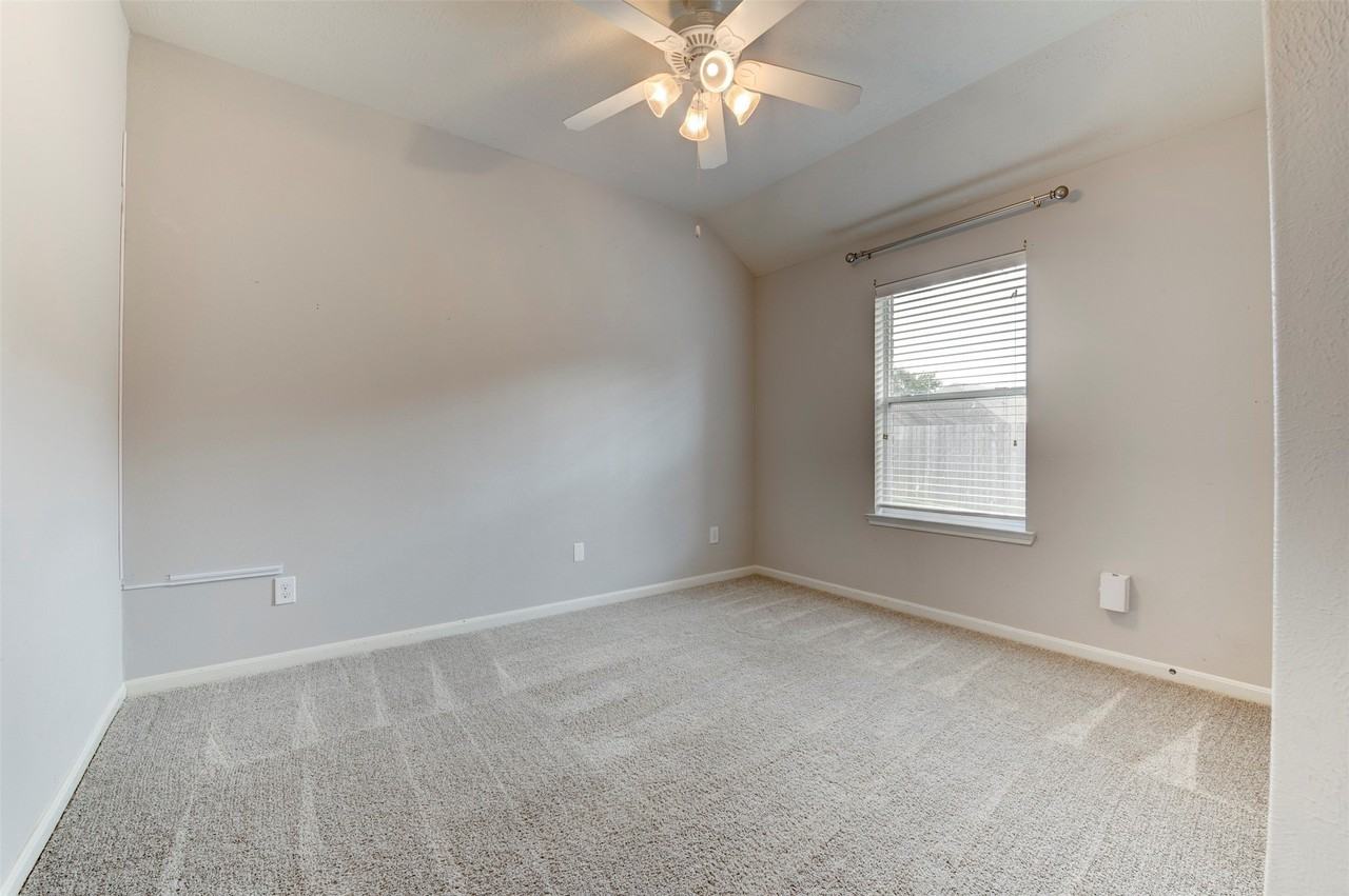 4934 Bonny Loch Ln - Photo 4 of 41