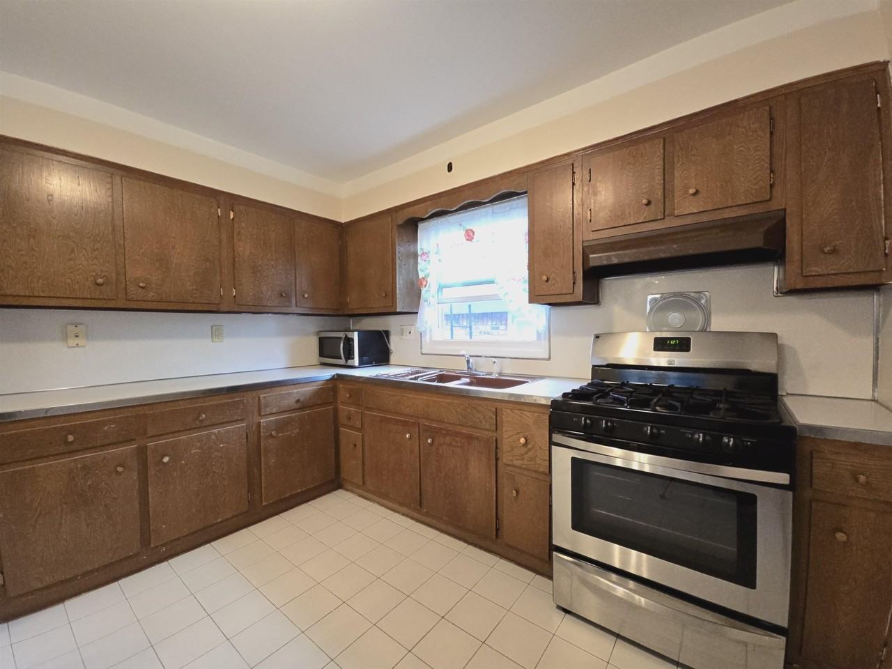 1000 Avenue C #2 - Photo 5 of 19