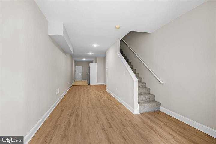 1605 Clifton Ave - Photo 6 of 20