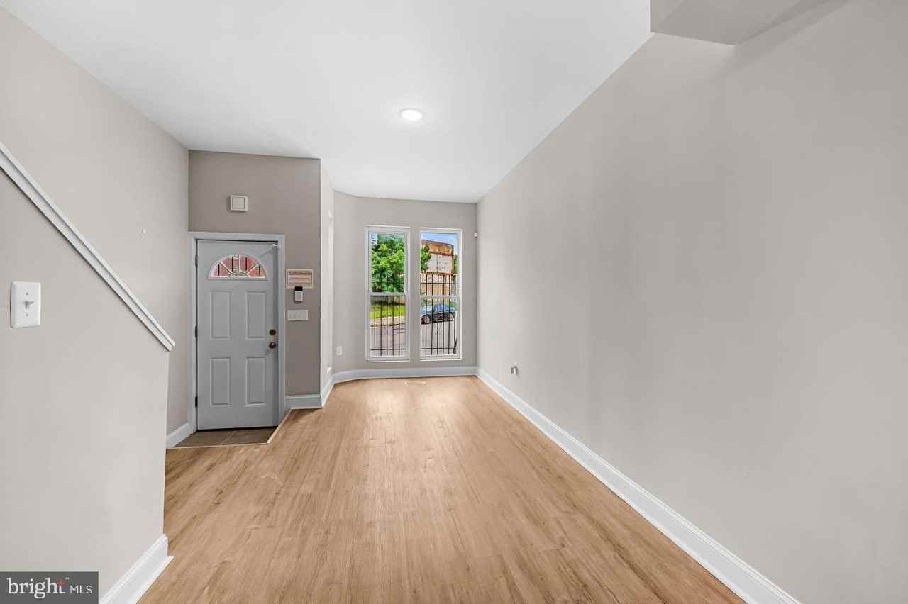 1605 Clifton Ave - Photo 7 of 20