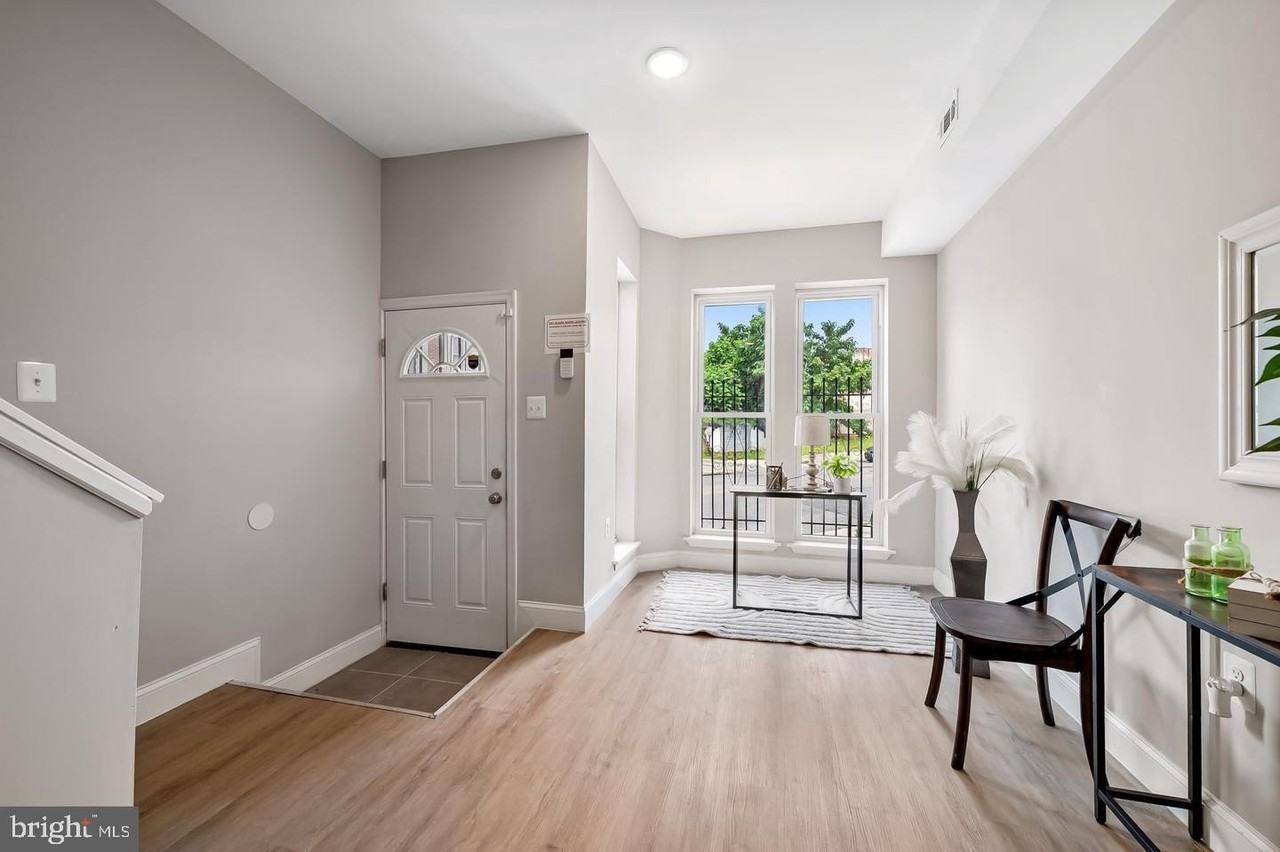 1607 Clifton Ave - Photo 3 of 28