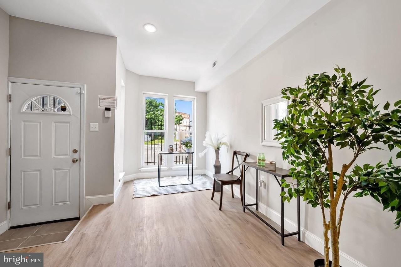 1607 Clifton Ave - Photo 4 of 28