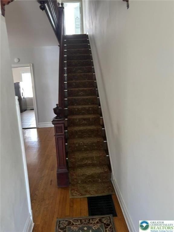 621 Center Street - Photo 2 of 11