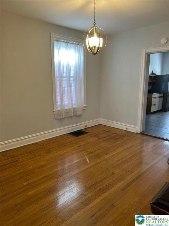 621 Center Street - Photo 4 of 11