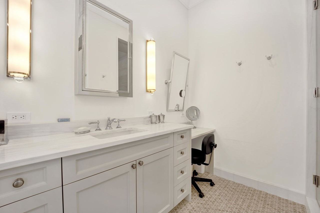 103 E Chestnut St #103 - Photo 2 of 8