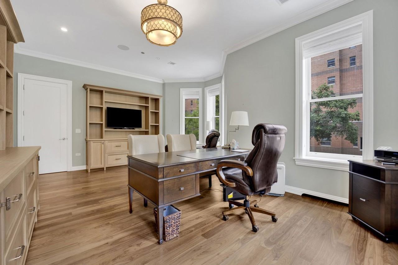 103 E Chestnut St #103 - Photo 7 of 8