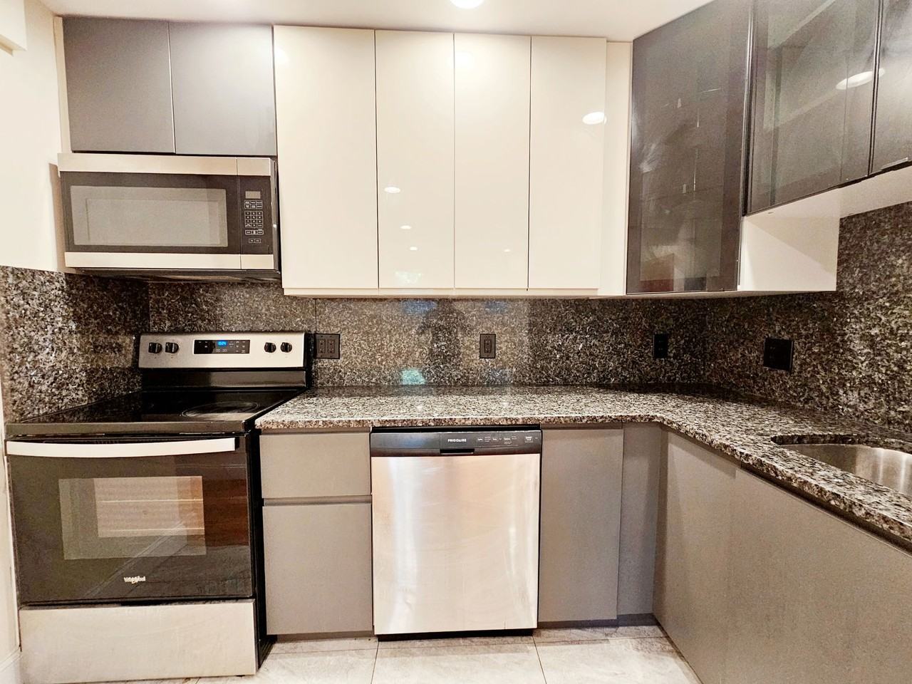 1801 Beacon St #18 - Photo 3 of 8