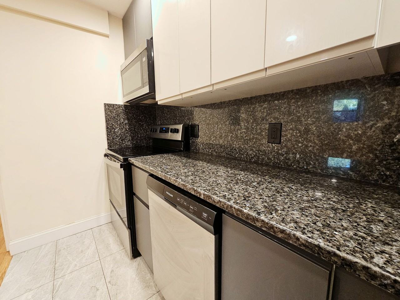 1801 Beacon St #18 - Photo 4 of 8