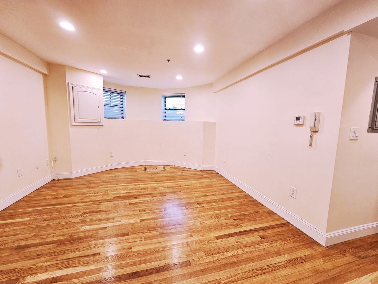 1801 Beacon St #18 - Photo 6 of 8