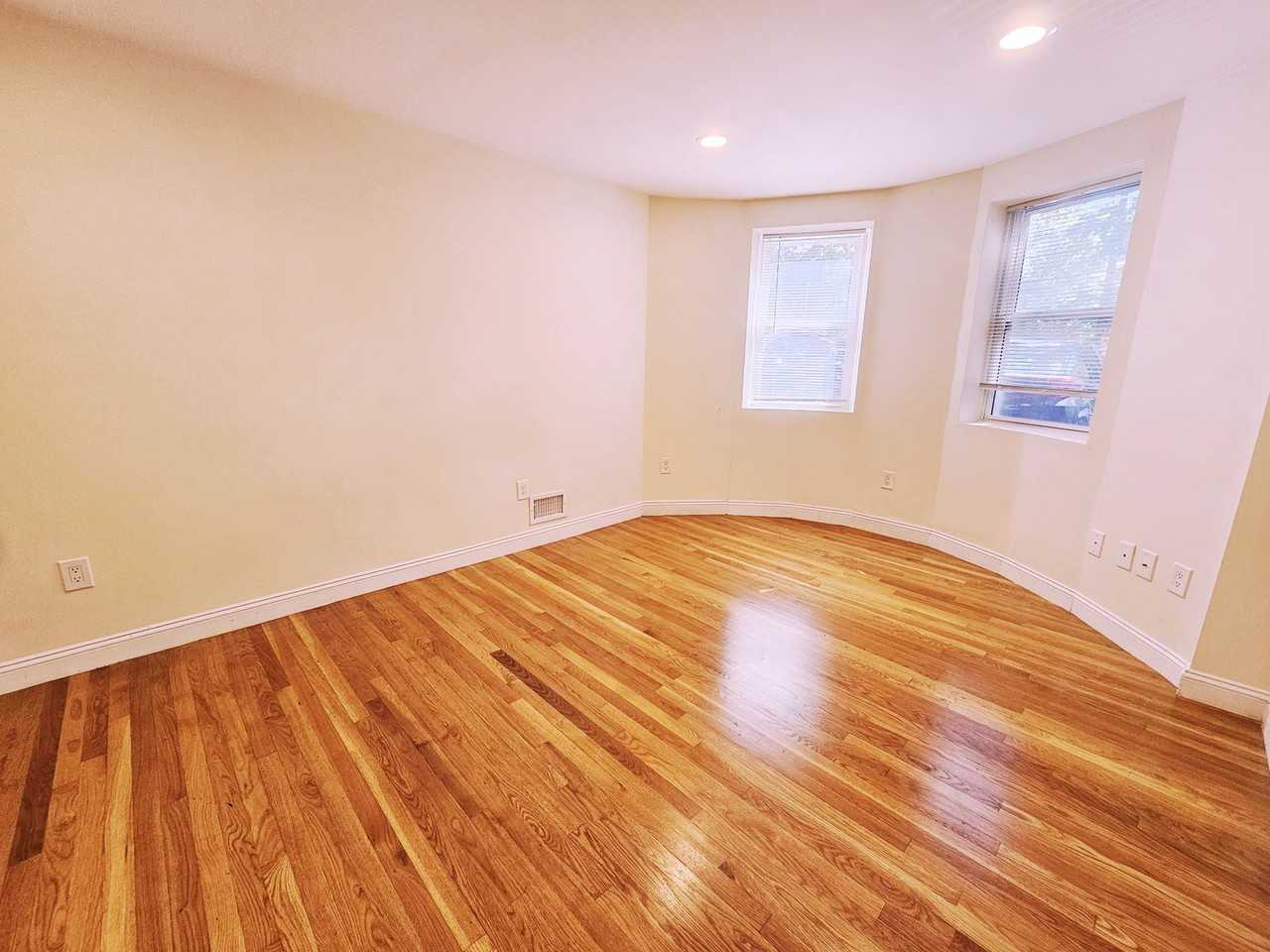 1801 Beacon St #22 - Photo 7 of 8