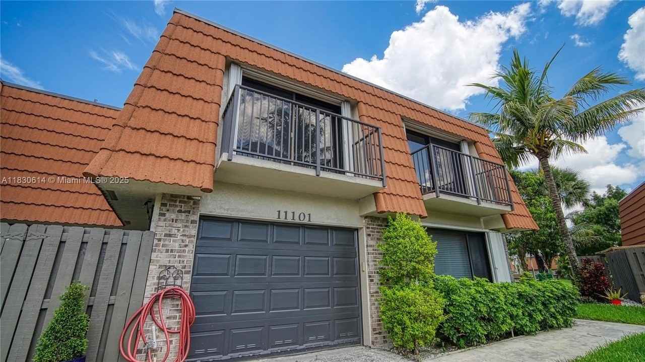 11101 Sw 15th Mnr #11101 - Photo 2 of 44