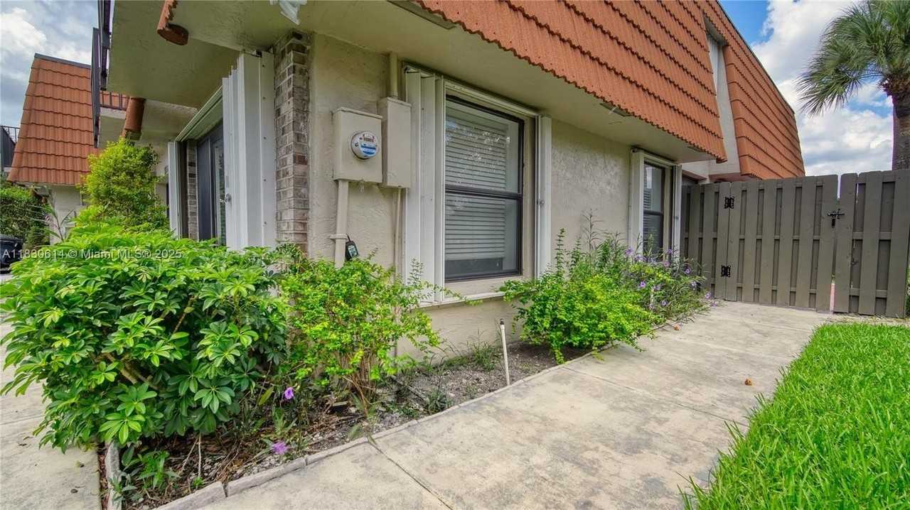 11101 Sw 15th Mnr #11101 - Photo 3 of 44