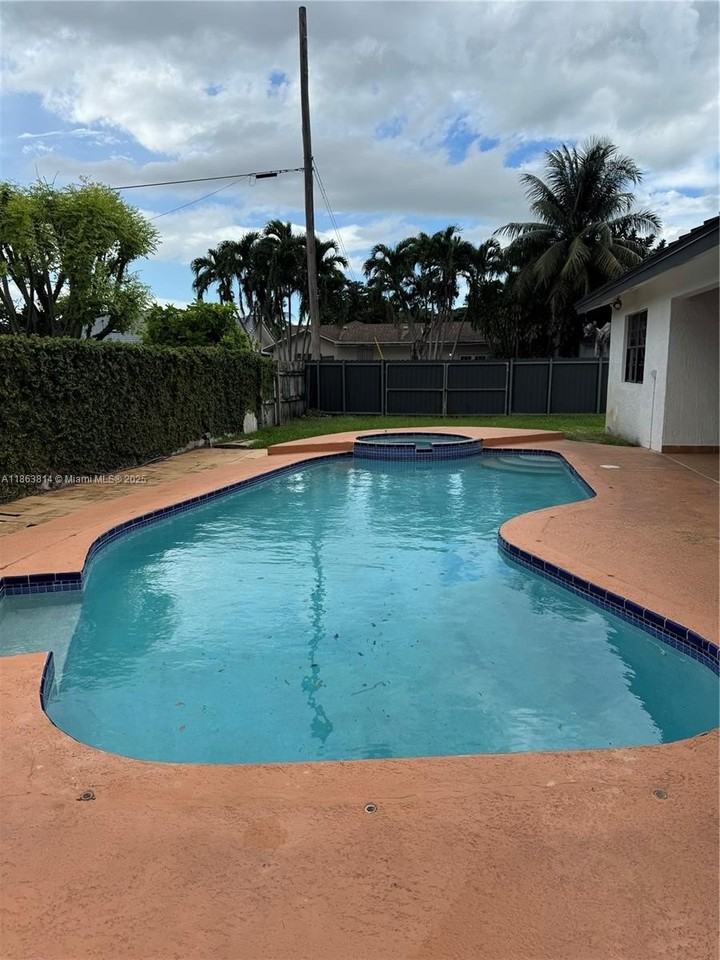 3010 Sw 132nd Ave #0 - Photo 4 of 41