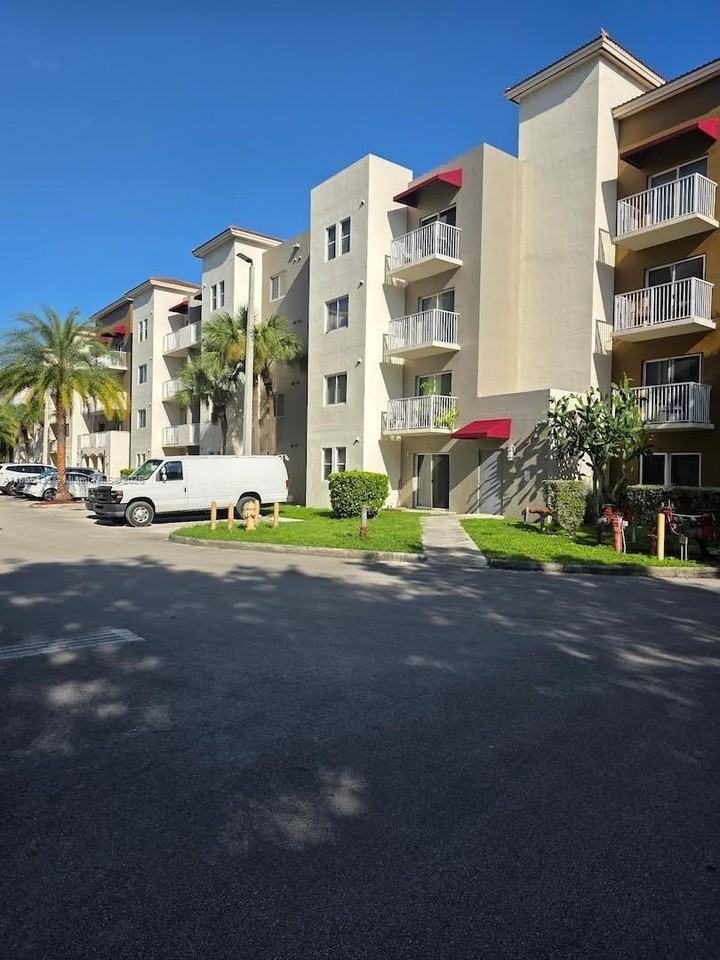 11050 Sw 196th St #306 - Photo 5 of 5