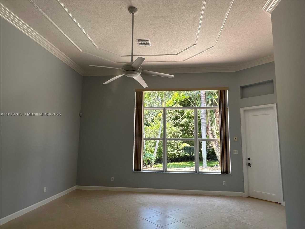 138 Tranquilla Dr - Photo 4 of 15