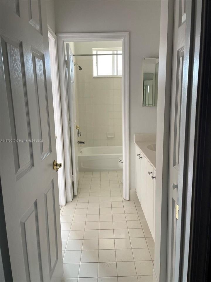 2904 Nw 33rd Ter - Photo 6 of 17