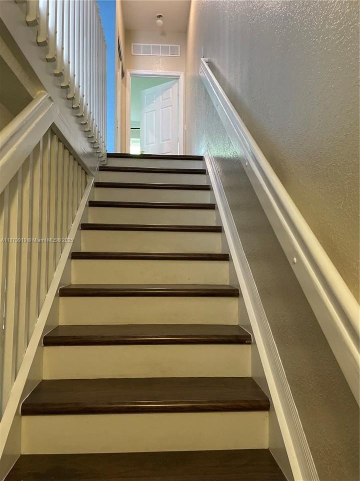 2904 Nw 33rd Ter - Photo 7 of 17