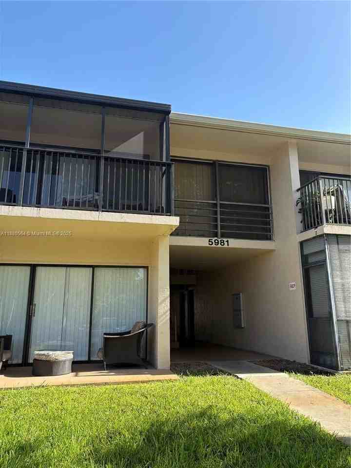 5981 Washington St #215