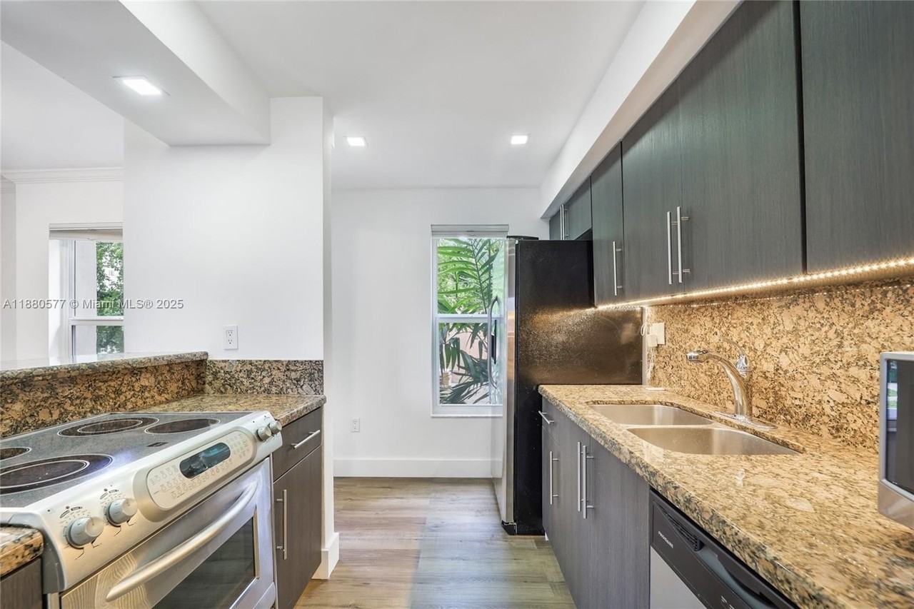 235 Antilla Ave #7 - Photo 7 of 21