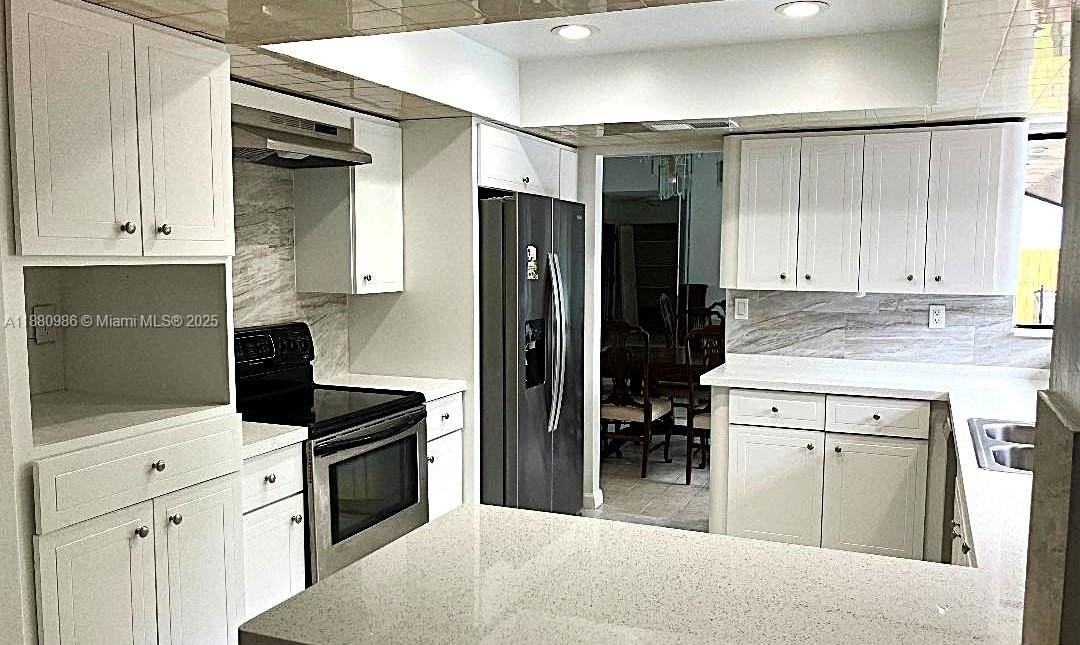 11480 Southwest 98th Street - Photo 4 of 17