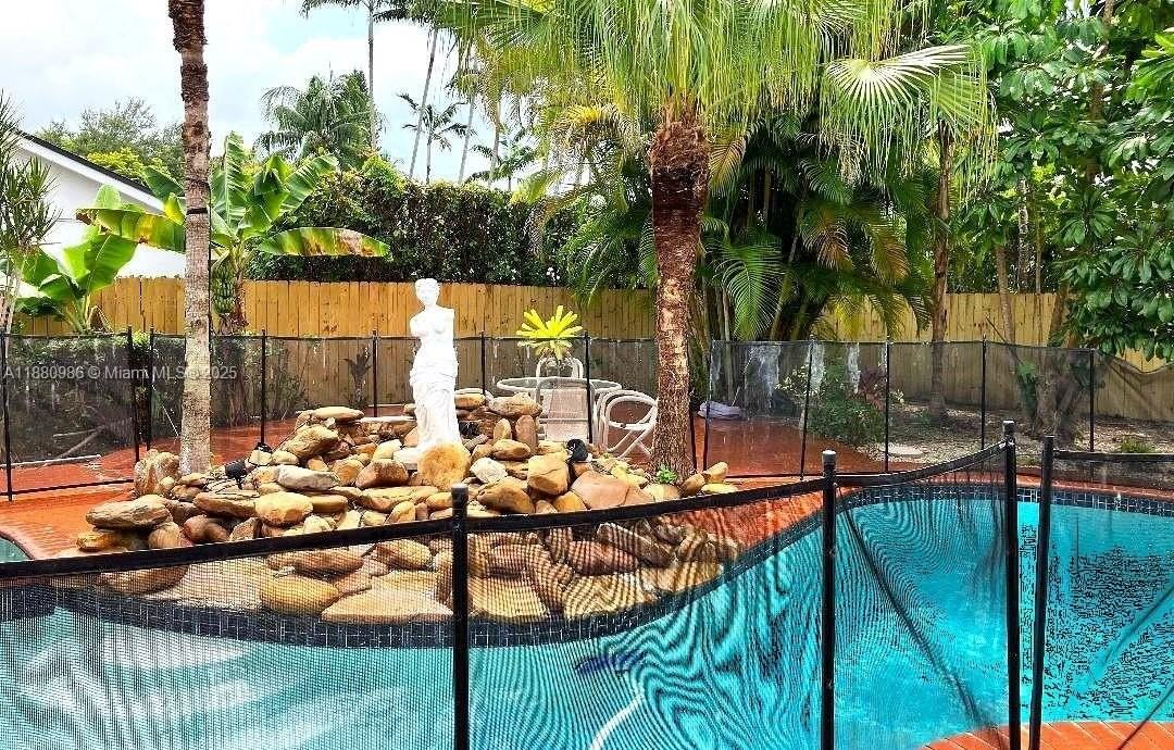 11480 Southwest 98th Street - Photo 7 of 17