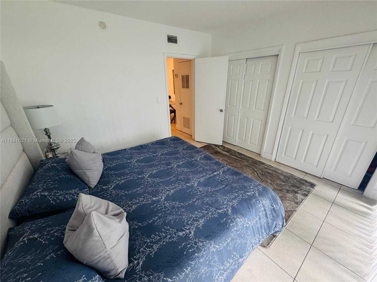 1403 Nw 103rd St #304 - Photo 6 of 10