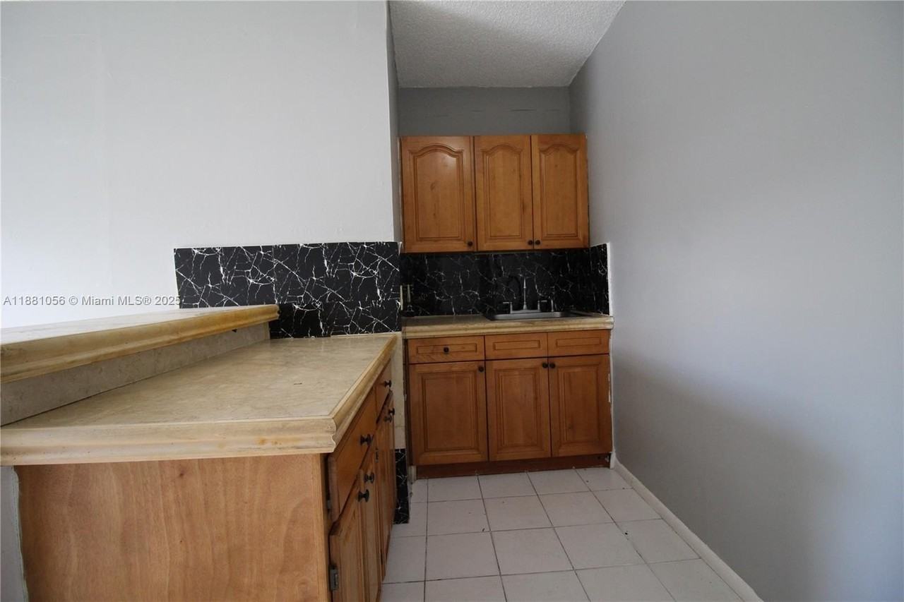 16120 Nw 45th Ave #A - Photo 4 of 8