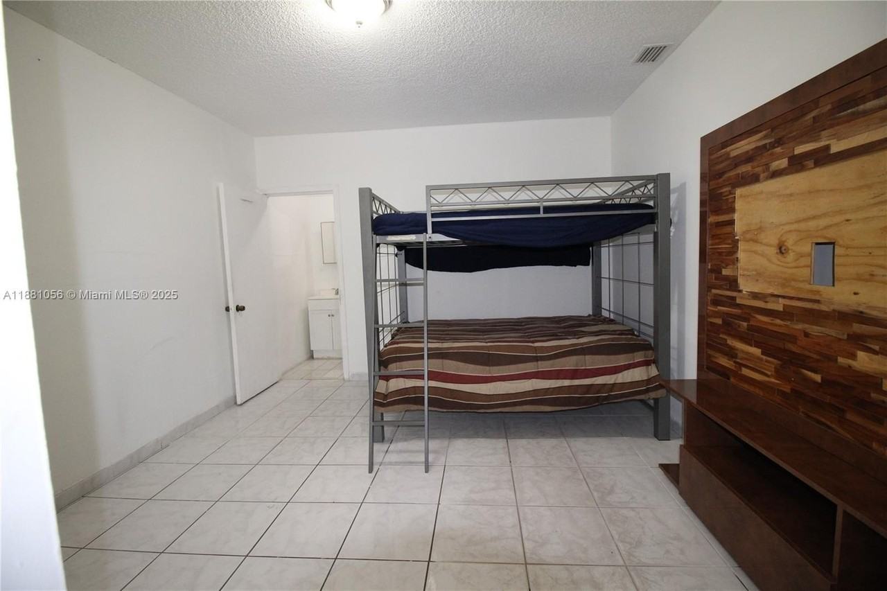 16120 Nw 45th Ave #A - Photo 6 of 8