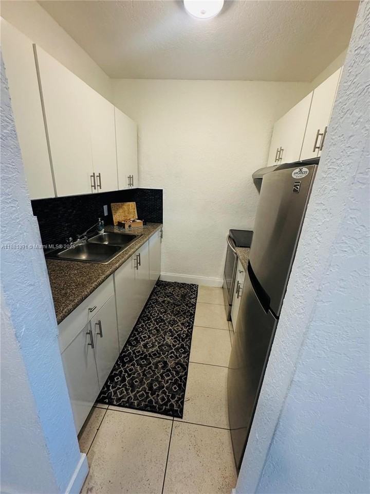 1407 Nw 103rd St #124 - Photo 4 of 15