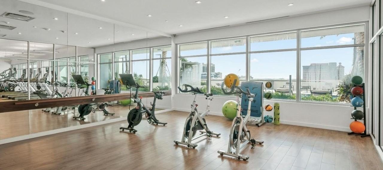 591 Evernia St #B4 - Photo 5 of 36